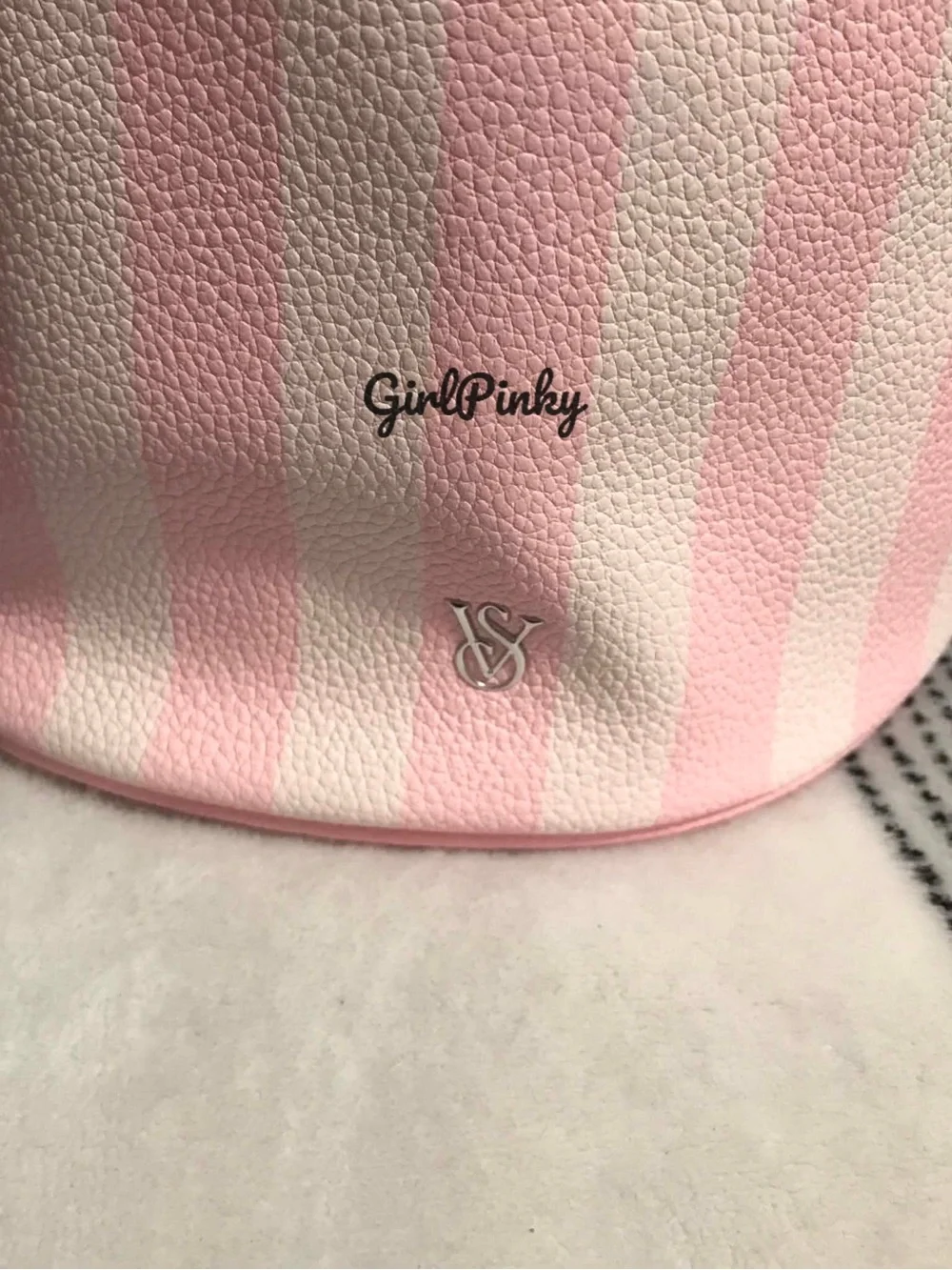 VICTORIA’S SECRET 2 PIECE VANITY MAKEUP/STORAGE CASES IN HERITAGE STRIPES